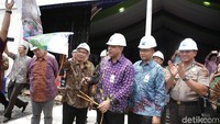 Kawasan CBD tersebut dibangun dalam 3 tahapan pembangunan. Dalam 2 tahun pertama akan dibangun mal, tahap kedua adalah perluasan mal dan pembangunan hotel dan ketiga akan dibangun high rise apartment.