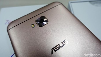 Besaran RAM yang diberikan 4 GB, baterai 3.000 mAh, dan kapasitas memori internal 64 GB. Foto: Muhammad Alif Goenawan/detikINET