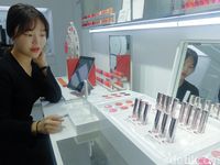 Serunya Bikin Lipstik Gradasi di Gerai Laneige Korea