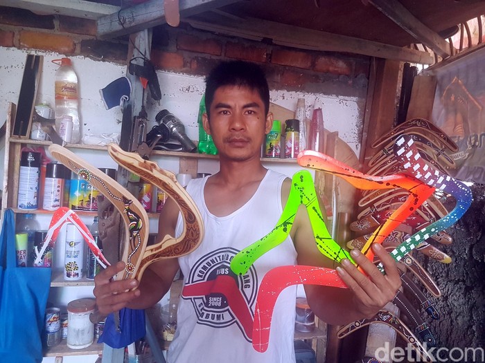 Bumerang Buatan Penjaga Sekolah di Sukabumi Ini Sudah Mendunia