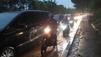 Ada enam lokasi yang tergenang banjir yakni Jalan TB Simatupang, Jalan Raya Kemang, Tanjung Barat (titik kenal Stasiun Tanjung Barat), Jalan Kemang Timur Dalam XIV (belakang musala Assalamah), RM Harsono No. 3 Ragunan, Pasar Minggu (titik kenal Kementerian Pertanian).