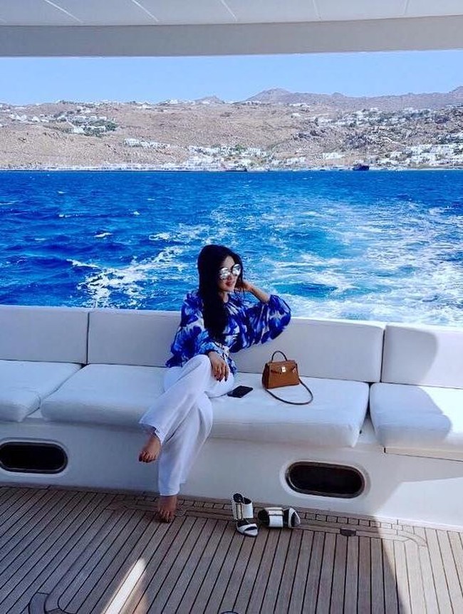 Giuseppe Zanotti Beverly Mules, Rp 12,3 juta. Foto: Instagram