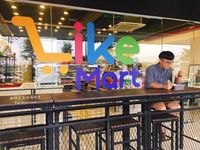 Enaknya bersantai sambil menikmati mie instan rebus yang dimasak sendiri.