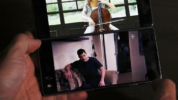 Fungsinya misalnya bisa menonton dua video secara bersamaan. Atau bisa juga satu video menggunakan dua layar sekaligus. Foto: istimewa