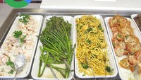 Ada banyak pilihan makanan di kantin Google ini. Menunya pun rutin diubah sehingga pegawai dijamin tak bosan. Foto: Istimewa