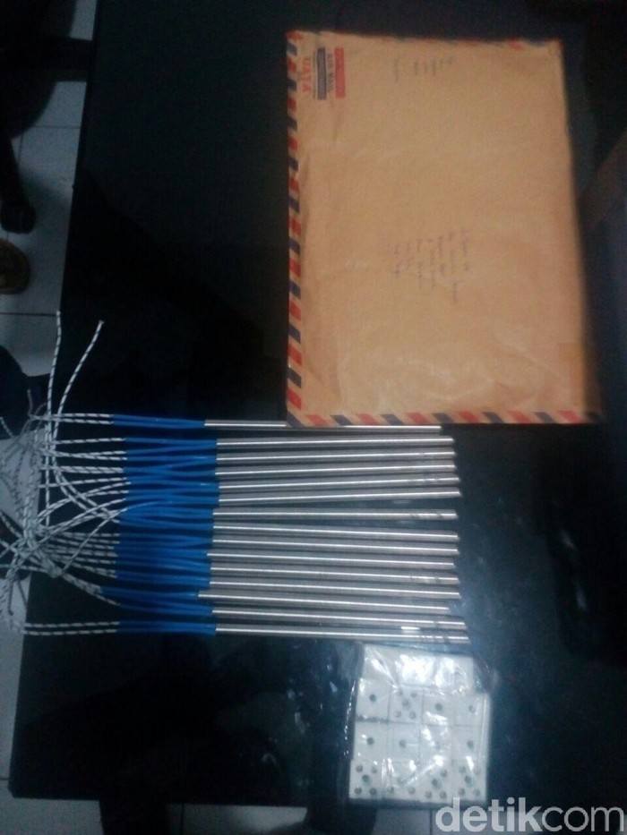 Paket Berisi 15 Sumbu Detonator Ditemukan di Bandara Makassar