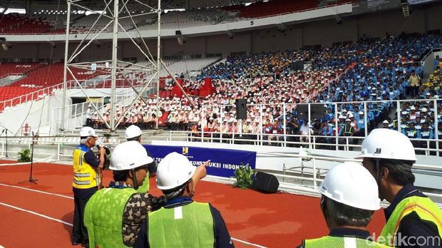 Jokowi Temui Ribuan Kuli Bangunan di GBK