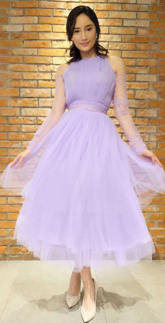 Tatjana Saphira yang mengawali kariernya sebagai model. Wanita 20 tahun itu kemudian meraih popularitas setelah membintangi layar lebar. Penampilan Tatjana selalu anggun layaknya princess. Foto: Instagram