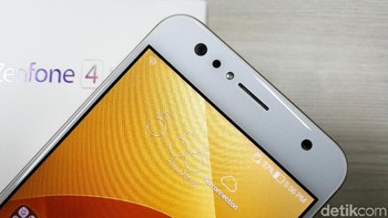 Kamera depannya dibekali fitur-fitur seperti bukaan f/2.0, softlight LED flash, Portrait Mode, dan Beauty Mode. Foto: Muhammad Alif Goenawan/detikINET