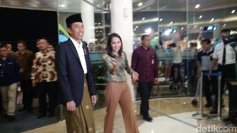 Jokowi Silaturahmi dengan Pimpinan Ponpes Se-NTB Jokowi Silaturahmi dengan Pimpinan Ponpes Se-NTB