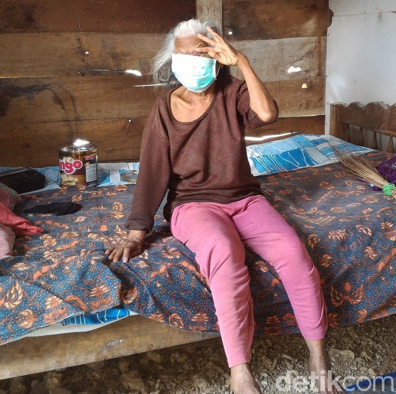 Wajah Nenek Sebatang Kara di Boyolali Ini Digerogoti Kanker Ganas Wajah Nenek Sebatang Kara di Boyolali Ini Digerogoti Kanker Ganas