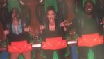 Ekspresi Selebriti Dunia Saat Naik Roller Coaster, Masih Kece Nggak?