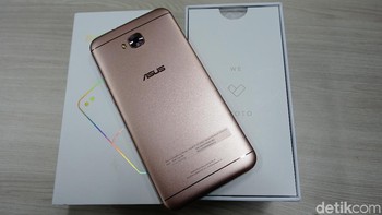 Untuk kamera belakangnya mengusung kemampuan 16 MP dengan bukaan f/2.2. Foto: Muhammad Alif Goenawan/detikINET