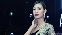 Pesonanya membuat pria jatuh hati kepadanya. Pool/Ismail/detikFoto.