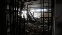 Stadion sepakbola dan rumah sakit di Raqqa merupakan dua tempat terakhir yang diduga dikuasai ISIS. Sontak, kabar keberhasilan melenyapkan ISIS di Raqqa menjadi breaking news hampir di seluruh media internasional dan nasional. Erik De Castro/REUTERS.