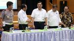 Foto: Pemerintah Umumkan Revisi Aturan Taksi Online