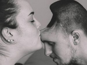 Kisah Cinta Sejati, Istri Dampingi Suami Difabel yang Kepalanya Berlubang