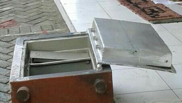 Salah satu brankas yang dibuang pelaku