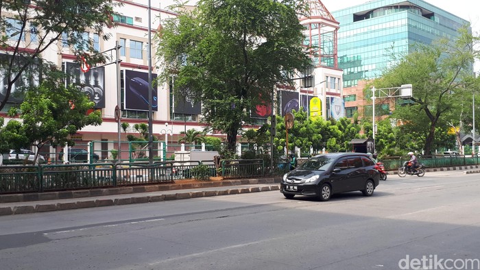Cerita Warga tentang Emak-emak Topless Tabrak Bajaj di Mangga Dua