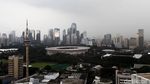 Awan Hitam Payungi Jakarta
