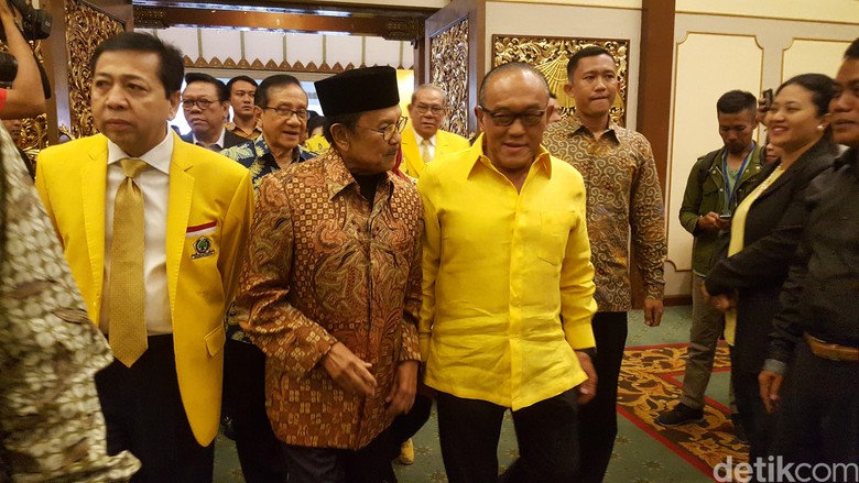 Habibie hingga Ical Hadiri Seminar HUT Ke-53 Golkar Habibie hingga Ical Hadiri Seminar HUT Ke-53 Golkar