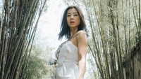 Wajah cantik ibu dua anak itupun makin membuat pria terpana. (Dok. Instagram/jenniferbachdim)