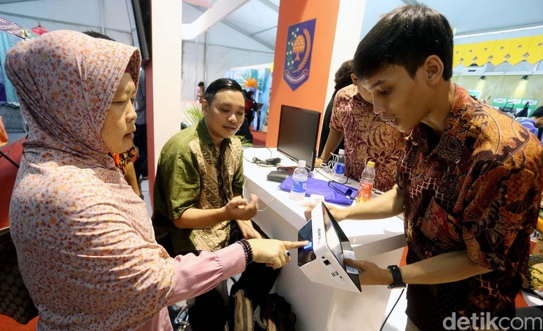 Berbekal Suket, 4 Ribu Orang Dapat e-KTP di TMII Berbekal Suket, 4 Ribu Orang Dapat e-KTP di TMII