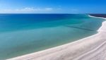 Foto: Bukan Pasir Putih, Pantai Ini dari Ribuan Kulit Kerang