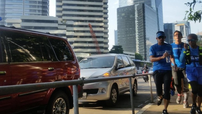 Setelah Lari, Sandi Senam di Monas Setelah Lari, Sandi Senam di Monas