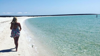 Foto: Bukan Pasir Putih, Pantai Ini dari Ribuan Kulit Kerang