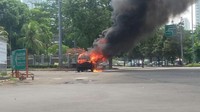 Dalam simulasi, diperagakan kontak tembak antara teroris dengan Paspampres. Sedangkan ledakan yang terjadi di area latihan berasal dari dalam mobil teroris.