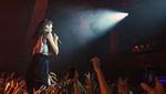 Melihat Dua Lipa Naik Panggung di Paris