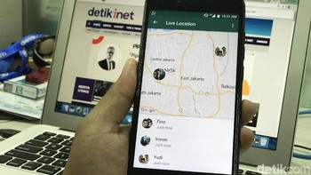 Setelah menekan Live Location di salah satu pesan, kita akan melihat posisi semua anggota group yang telah berbagi dalam peta yang sama. Foto: Adi Fida Rahman/detikINET