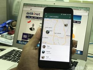 Komentar Kocak Netizen Soal Live Location WhatsApp