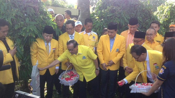 Setya Novanto Hingga Akbar Tanjung Tabur Bunga di TMP Kalibata