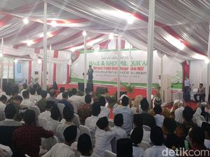 Saat Pimpinan Ponpes Kempek Bicara Periode Kedua Jokowi