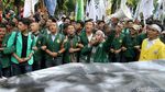 Massa Aksi 3 Tahun Jokowi-JK Injak-injak Kawat Berduri