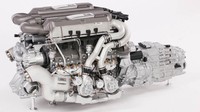 Ini merupakan miniatur mesin W16 8.000 cc empat turbocharged, lengkap dengan transmisi kopling ganda tujuh percepatan. Amalgam mengatakan, butuh 2.500 jam untuk mendesain miniatur ini. Untuk membuatnya pun menghabiskan waktu hingga 220 jam. Foto: Carscoops
