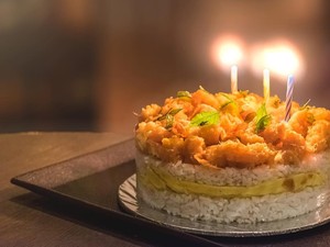 Bosan Kue Ulang Tahun Biasa? Cobain Salted Egg Cake yang Gurih Ini!