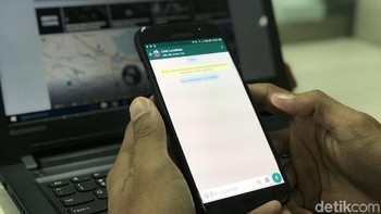 Cara yang sama saat berbagi Live Location di grup. Foto: Adi Fida Rahman/detikINET