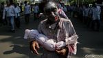 Zombie Serbu Istana Tagih Janji Jokowi-JK
