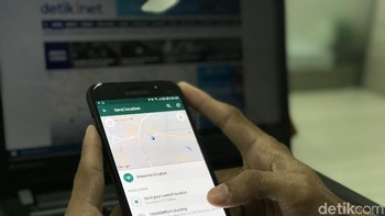 Tekan opsi Share Live Location di bagian atas. Foto: Adi Fida Rahman/detikINET