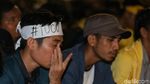 Foto: Tengah Malam, Mahasiswa Masih Bertahan di Depan Istana