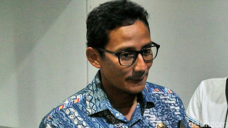 Sandiaga Sebut UMP Tinggi Bikin Buruk dan Sulit Dunia Usaha Sandiaga Sebut UMP Tinggi Bikin Buruk dan Sulit Dunia Usaha
