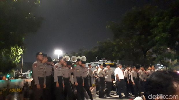 Polisi masih siaga di depan Istana Merdeka
