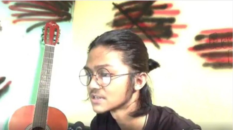 Viral Video Pria Pengisi Suara di Tes Bahasa Inggris Viral Video Pria Pengisi Suara di Tes Bahasa Inggris