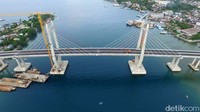 Jembatan Merah Putih di Ambon.