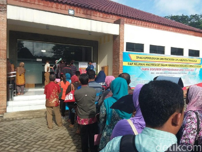 Dispendukcapil Trenggalek Batasi Cetak KTP Elektronik