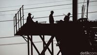 Tiang penyangga flyover sudah terlihat berdiri kokoh. Struktur atas flyover yang berada di depan Lapas Cipinang itu pun sudah mulai terlihat. Begitu juga struktur atas yang berada di Jalan Bekasi Timur Raya arah Pulogadung.