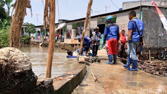 Banjir Mengintai, Warga Jatipadang Minta Kali Pulo Dikeruk